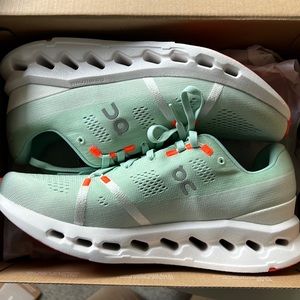 On Running Cloudsurfer men’s size 9